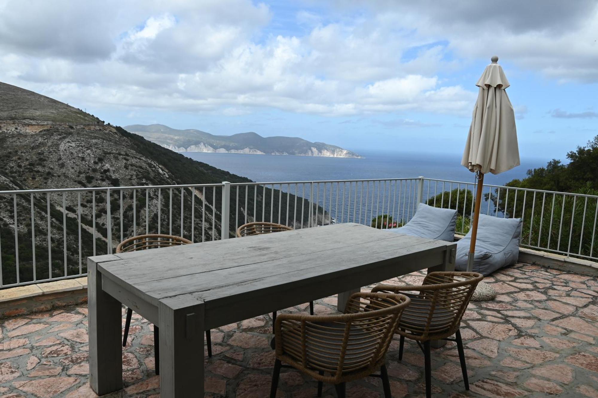 Myrtos Bay Apartament Anomeriá